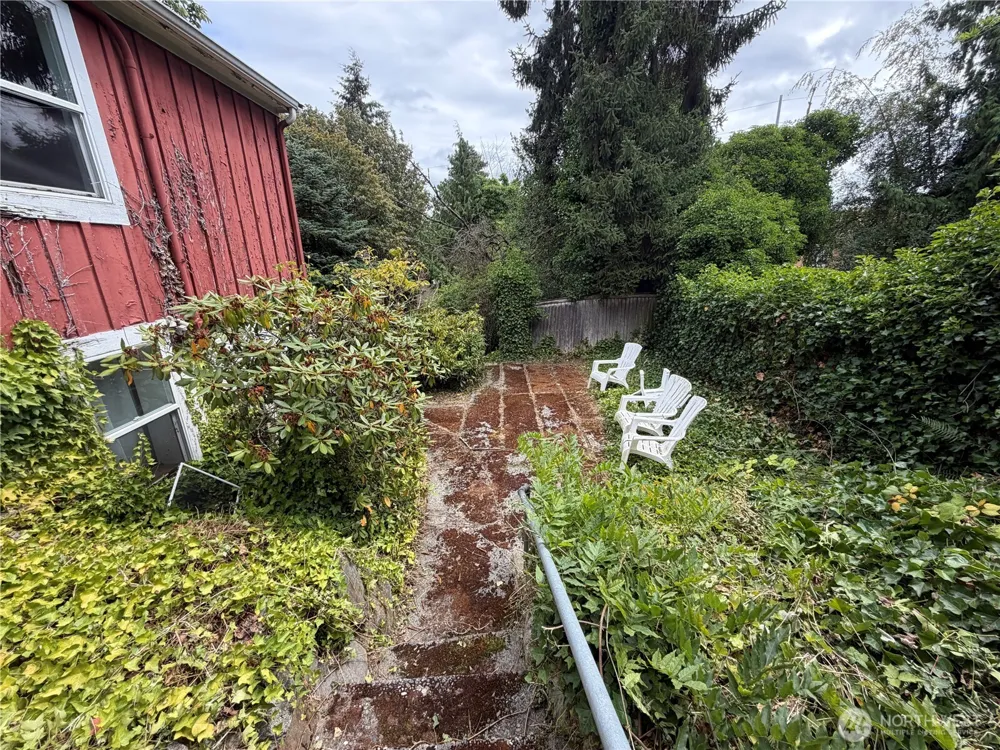 11334 Corliss Avenue Seattle, WA 98133