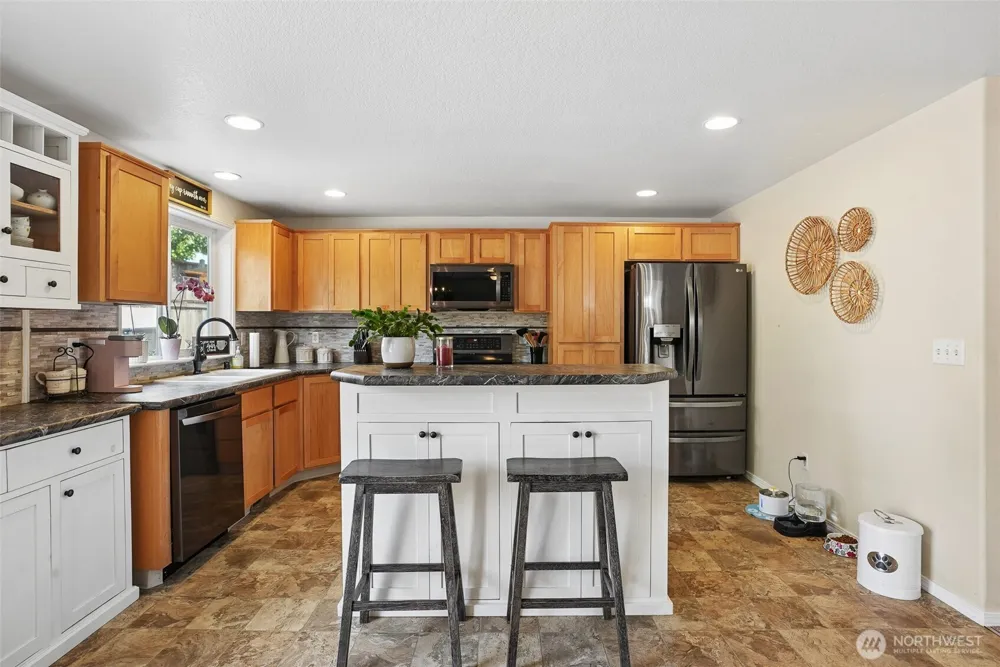 1601 E 4th Way La Center, WA 98629