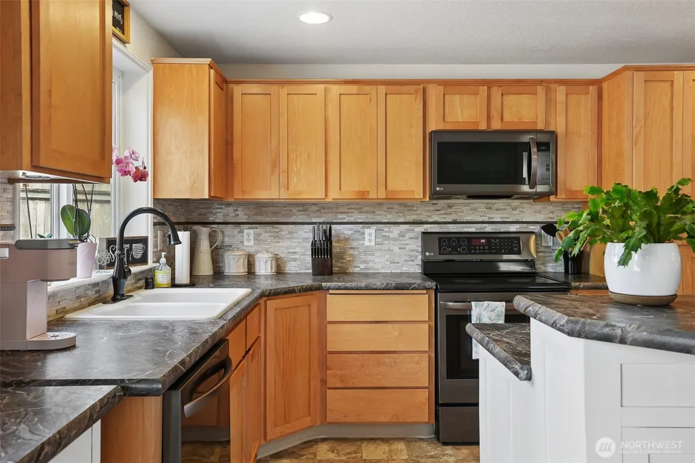 1601 E 4th Way La Center, WA 98629