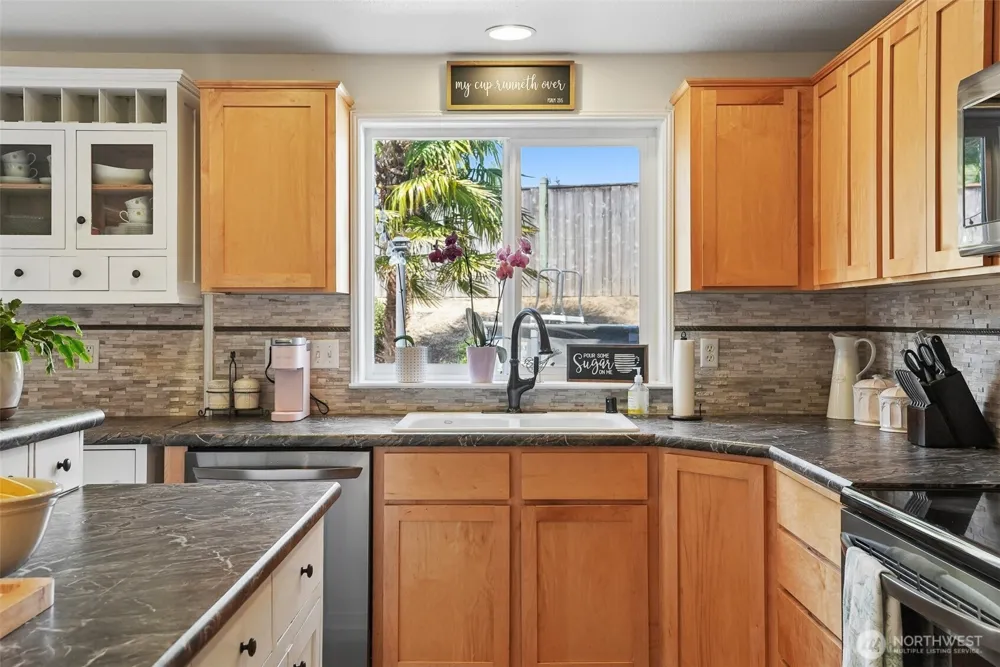 1601 E 4th Way La Center, WA 98629