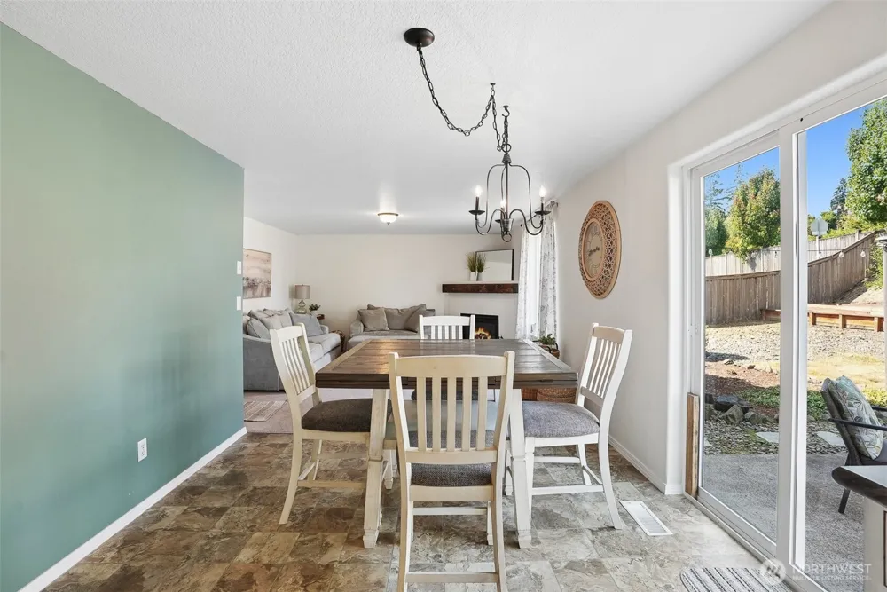 1601 E 4th Way La Center, WA 98629