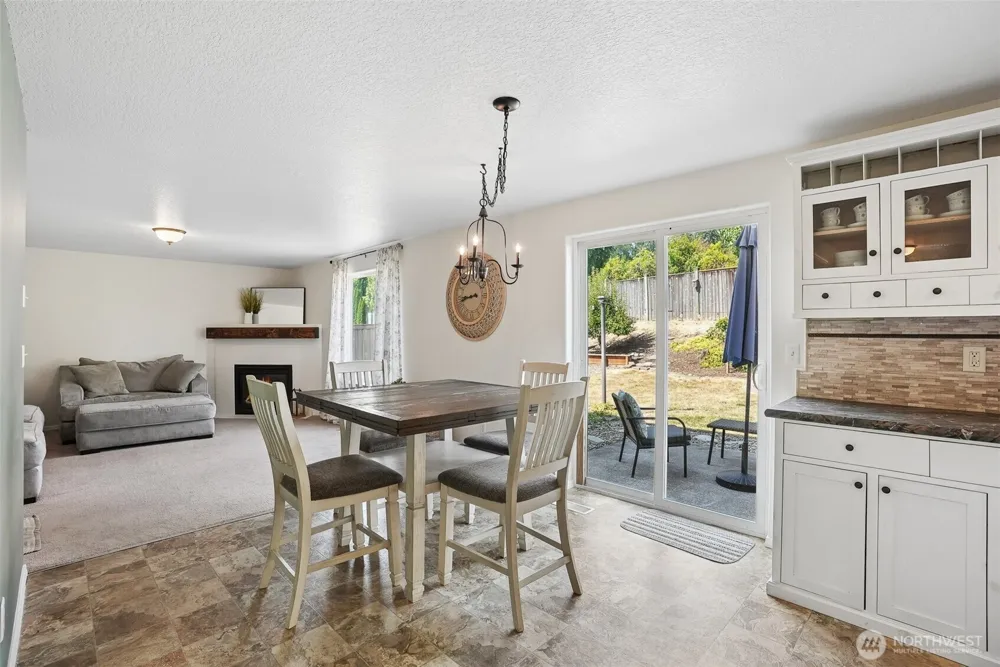1601 E 4th Way La Center, WA 98629