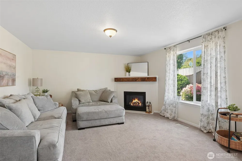 1601 E 4th Way La Center, WA 98629