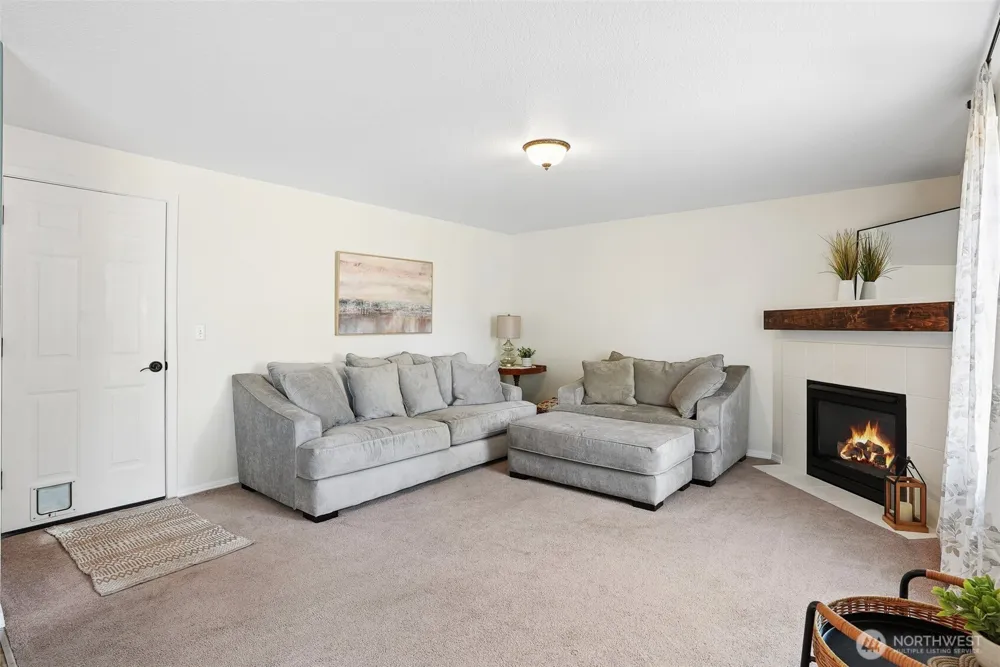 1601 E 4th Way La Center, WA 98629