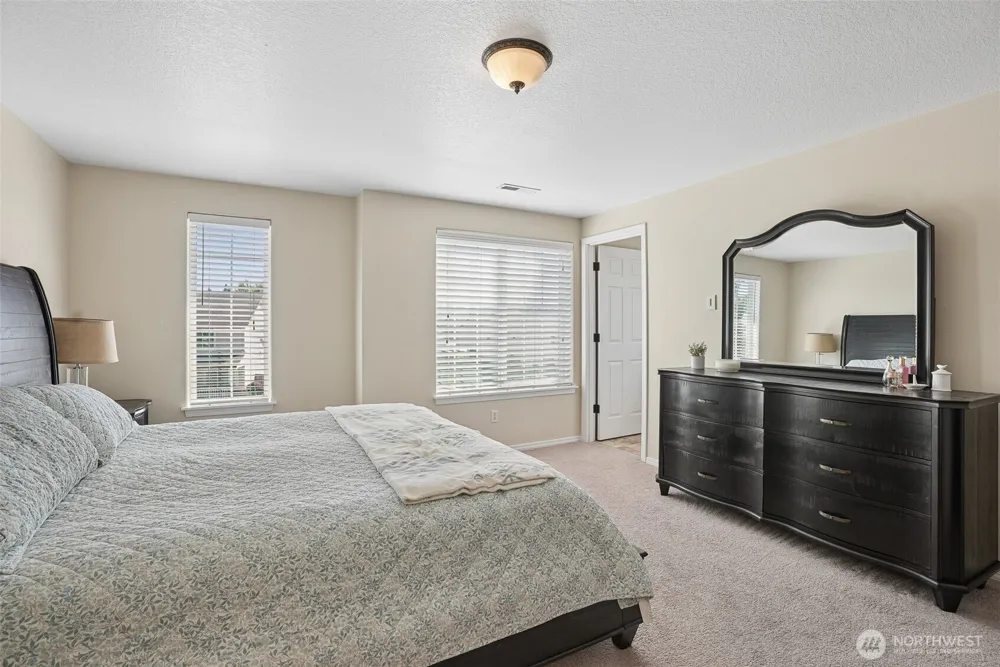 1601 E 4th Way La Center, WA 98629