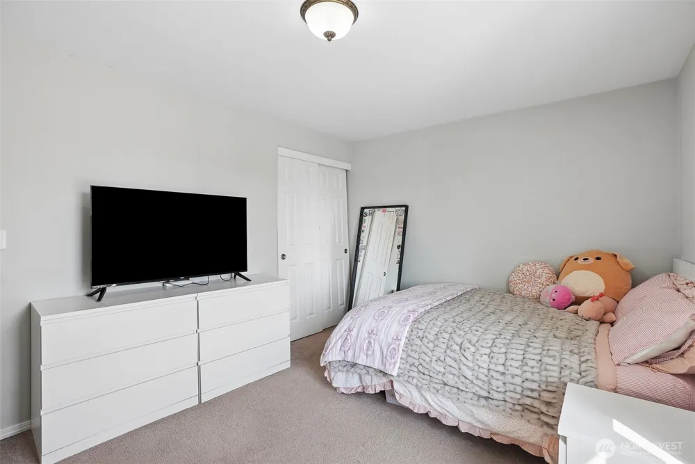 1601 E 4th Way La Center, WA 98629