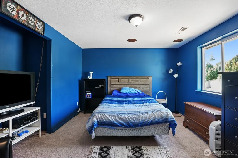 1601 E 4th Way La Center, WA 98629