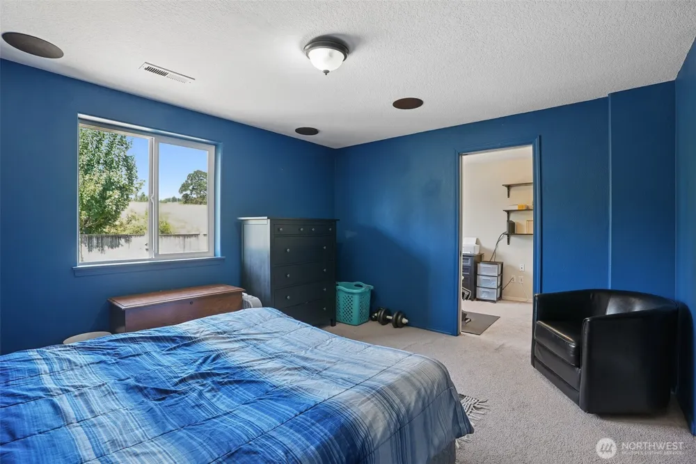 1601 E 4th Way La Center, WA 98629