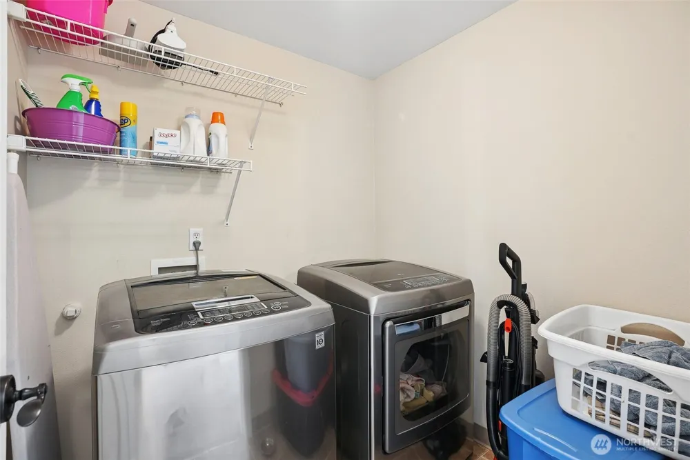 1601 E 4th Way La Center, WA 98629