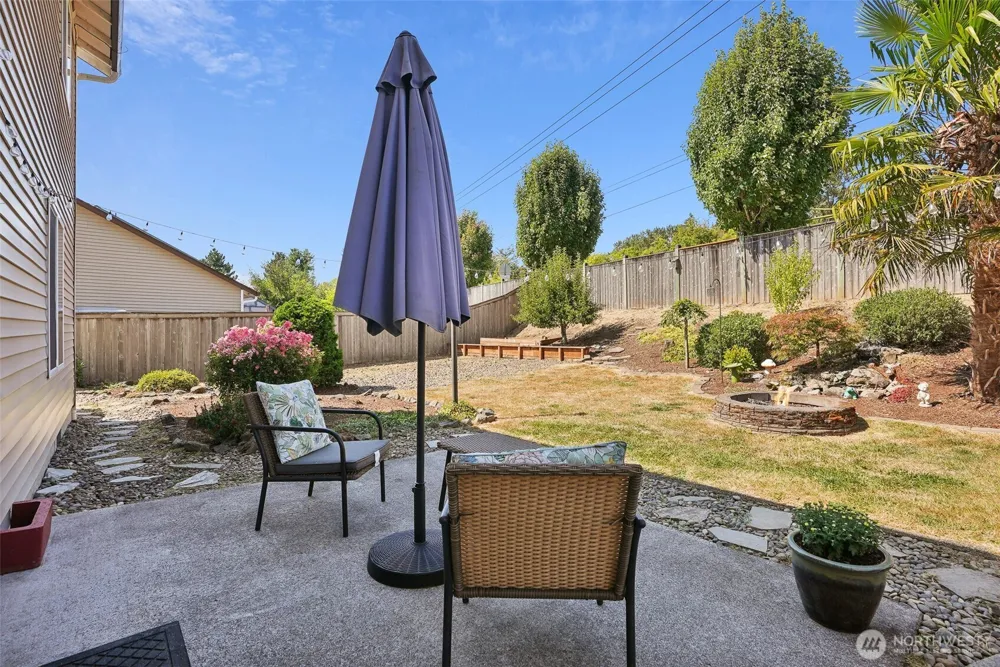 1601 E 4th Way La Center, WA 98629