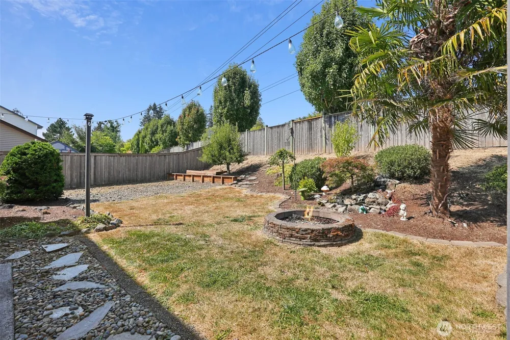 1601 E 4th Way La Center, WA 98629