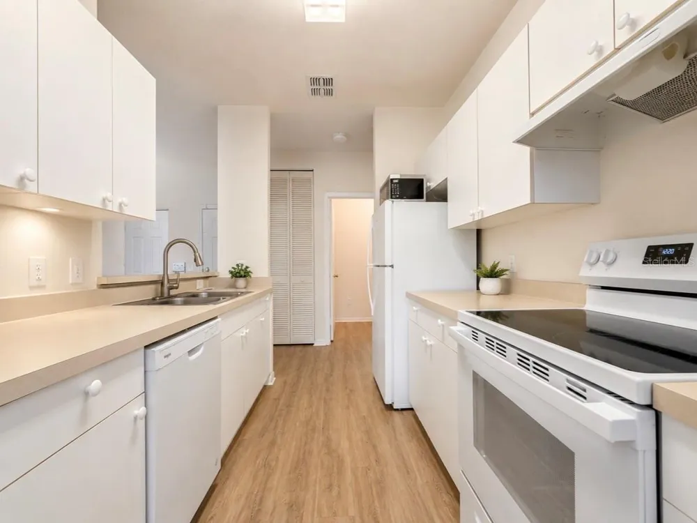 3589 CONROY ROAD #1023 Orlando, FL 32839