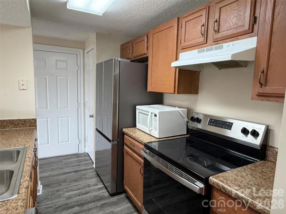 1604 Arlyn Circle Charlotte, NC 28213