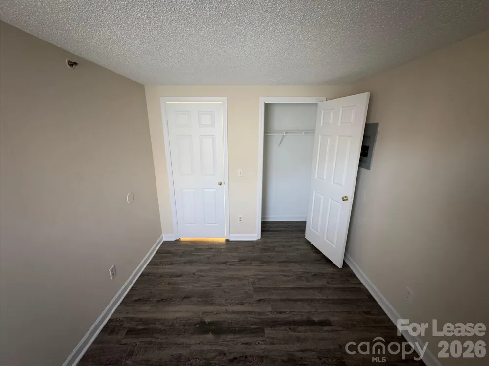 1604 Arlyn Circle Charlotte, NC 28213