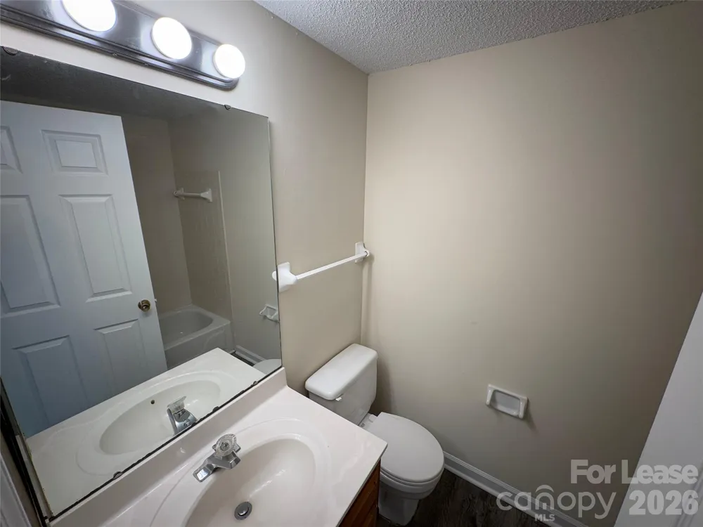 1604 Arlyn Circle Charlotte, NC 28213