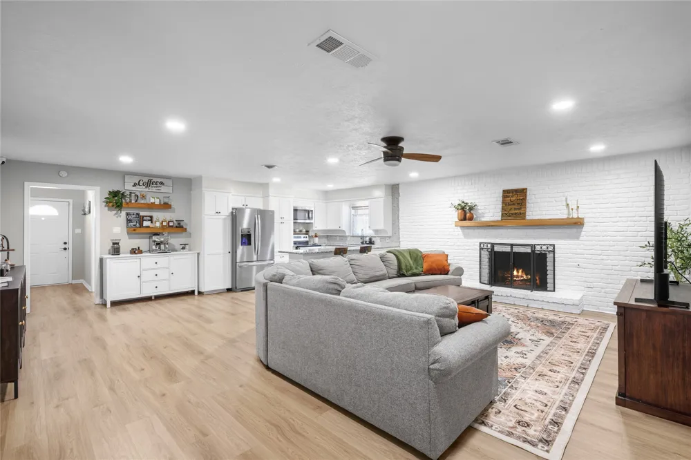213 Wilshire Drive Euless, TX 76040