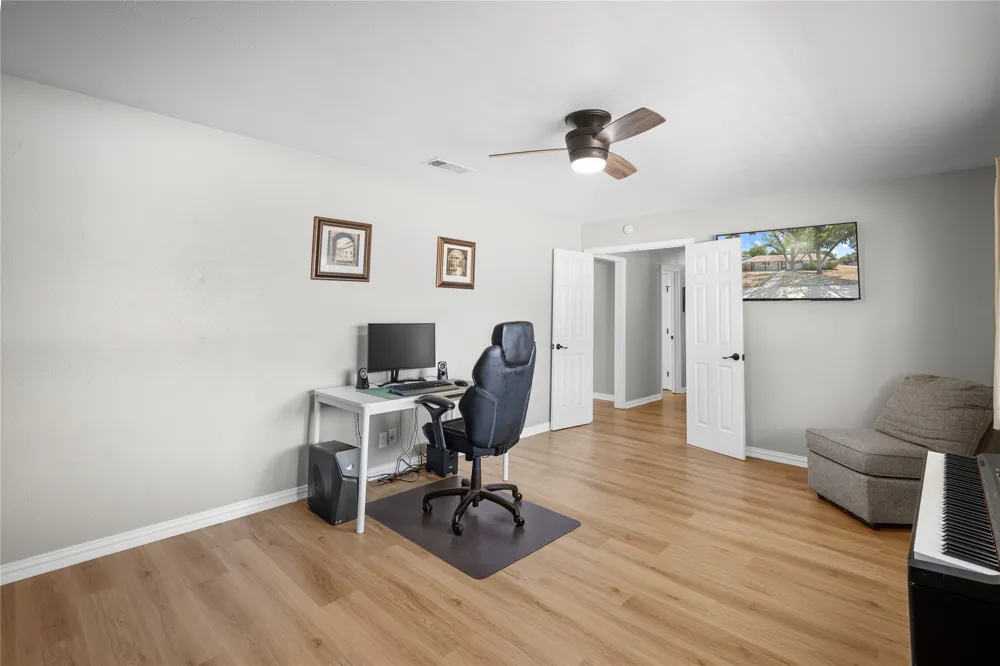 213 Wilshire Drive Euless, TX 76040