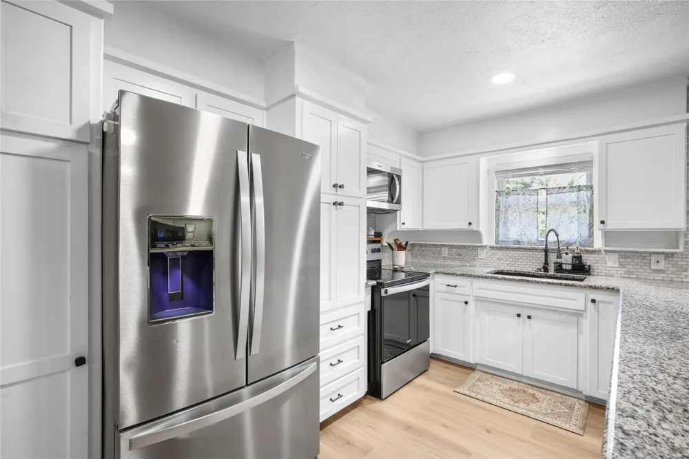 213 Wilshire Drive Euless, TX 76040