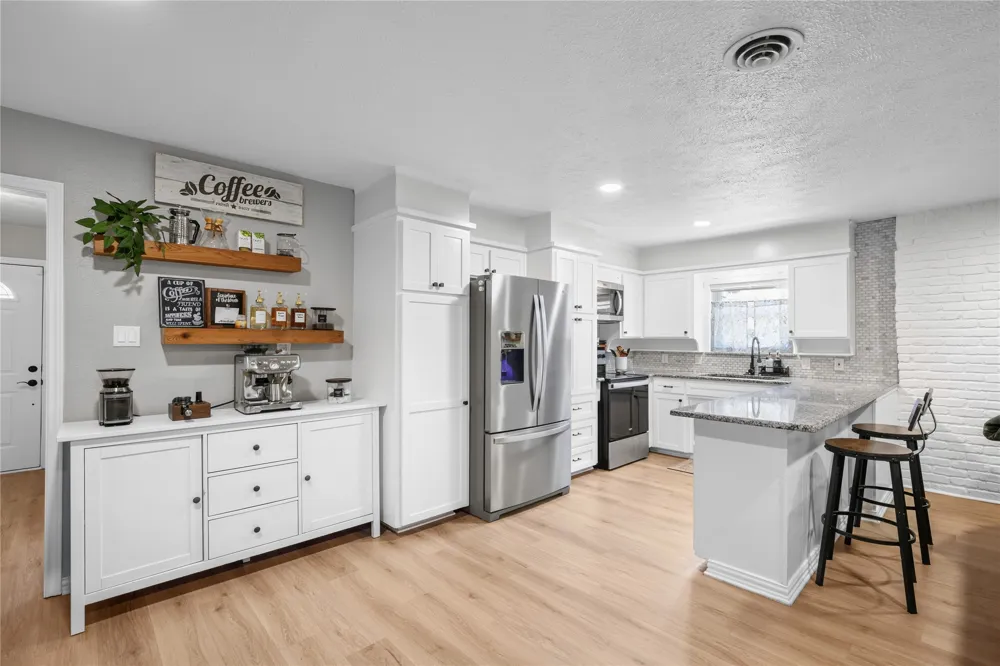 213 Wilshire Drive Euless, TX 76040