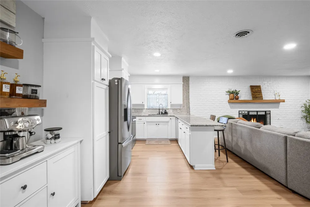 213 Wilshire Drive Euless, TX 76040