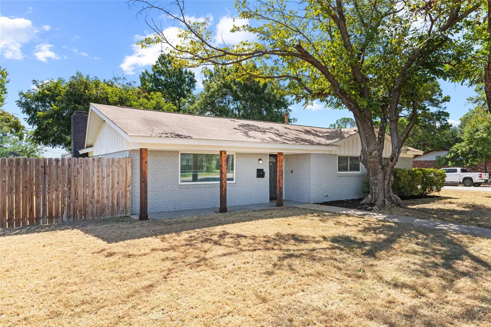 213 Wilshire Drive Euless, TX 76040