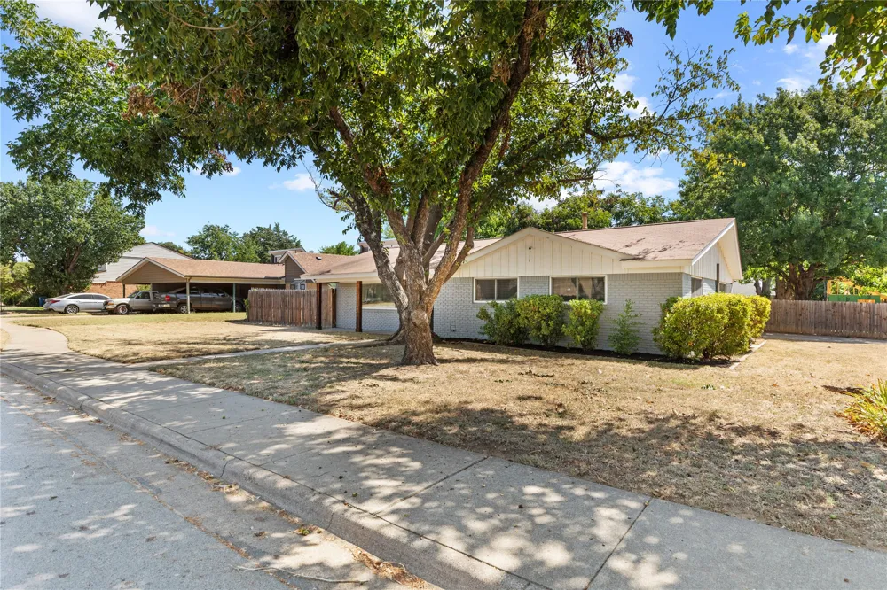 213 Wilshire Drive Euless, TX 76040