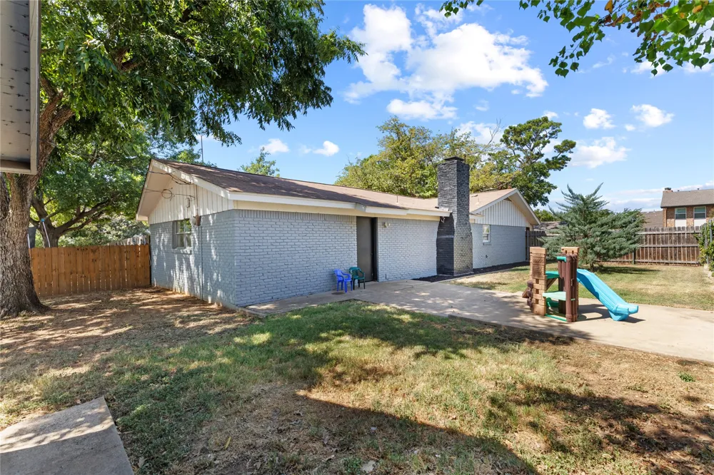 213 Wilshire Drive Euless, TX 76040