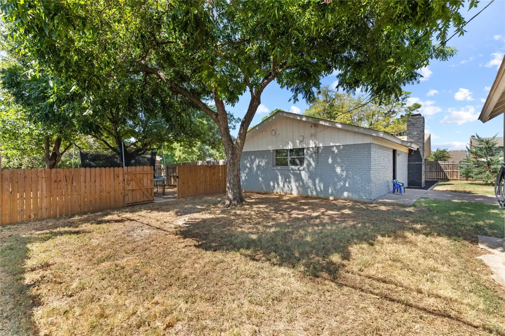 213 Wilshire Drive Euless, TX 76040