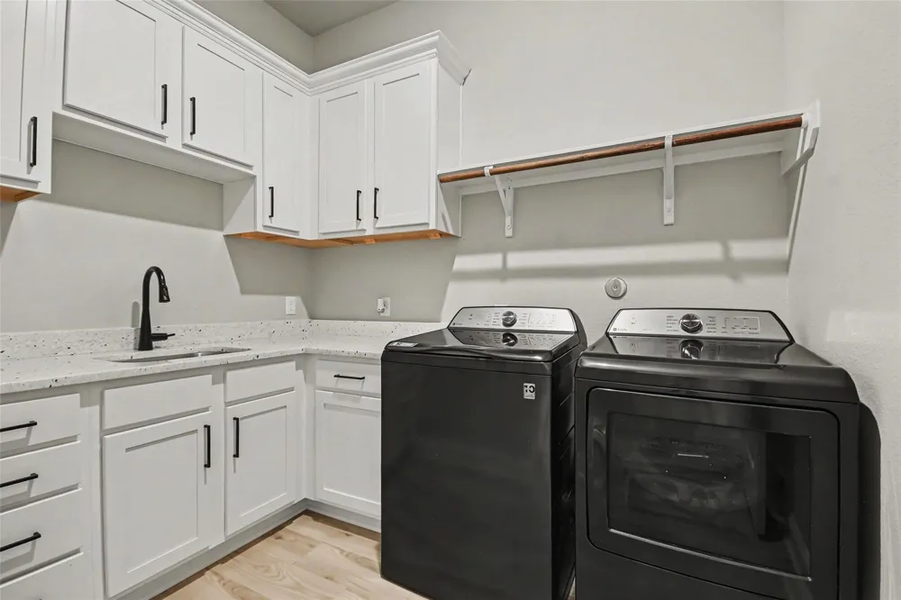 2131 Tioga View Drive Rosharon, TX 77583