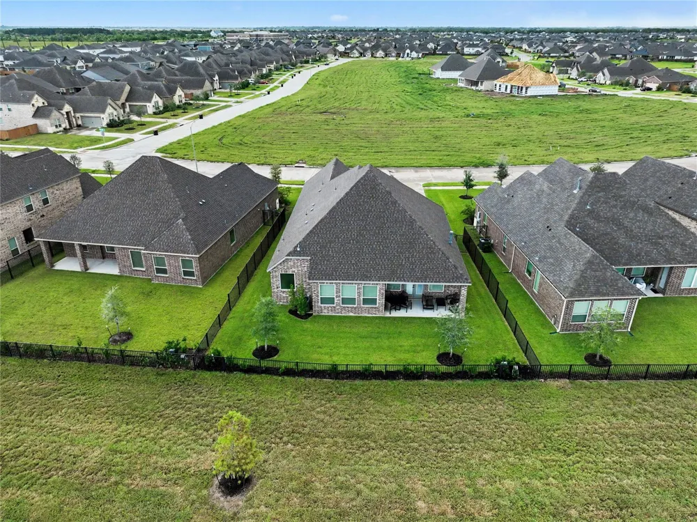 2131 Tioga View Drive Rosharon, TX 77583