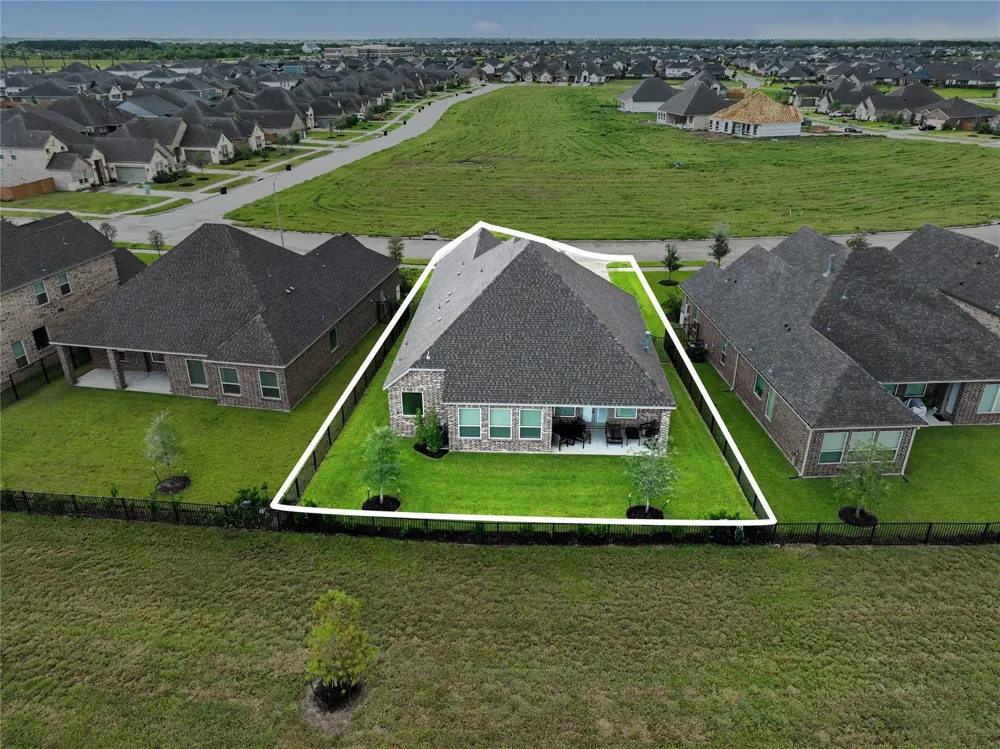 2131 Tioga View Drive Rosharon, TX 77583