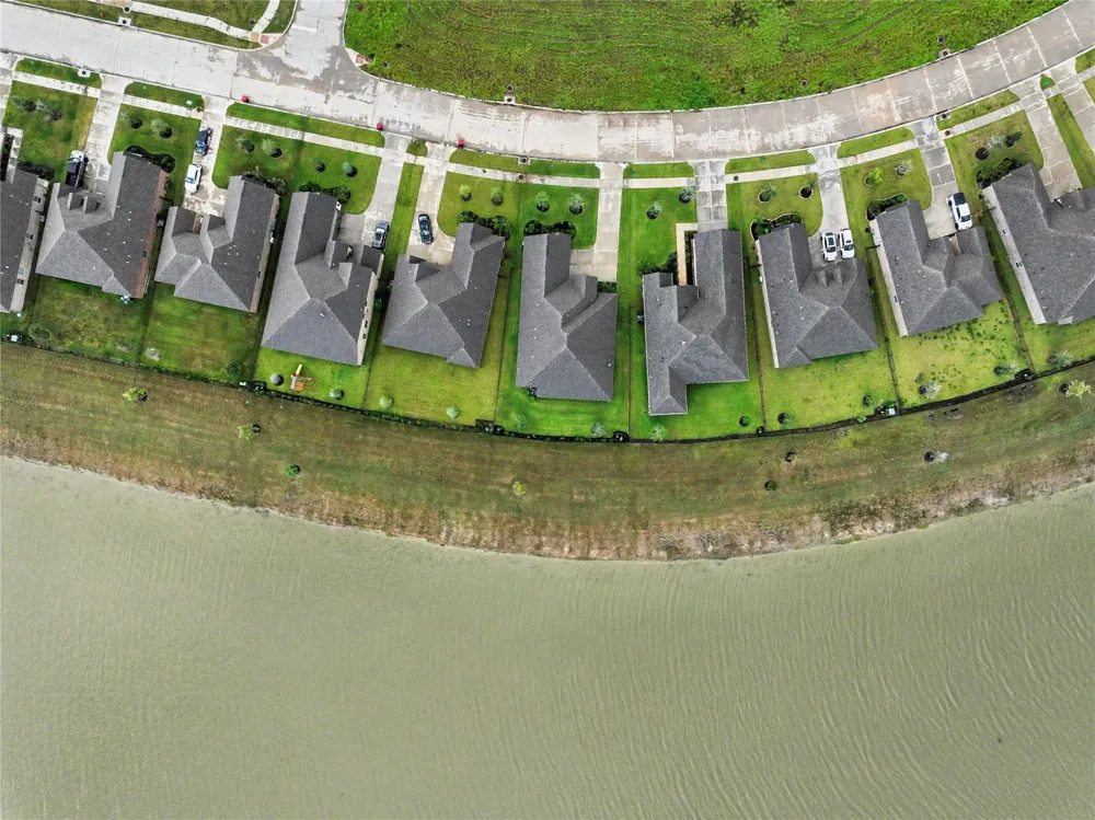 2131 Tioga View Drive Rosharon, TX 77583