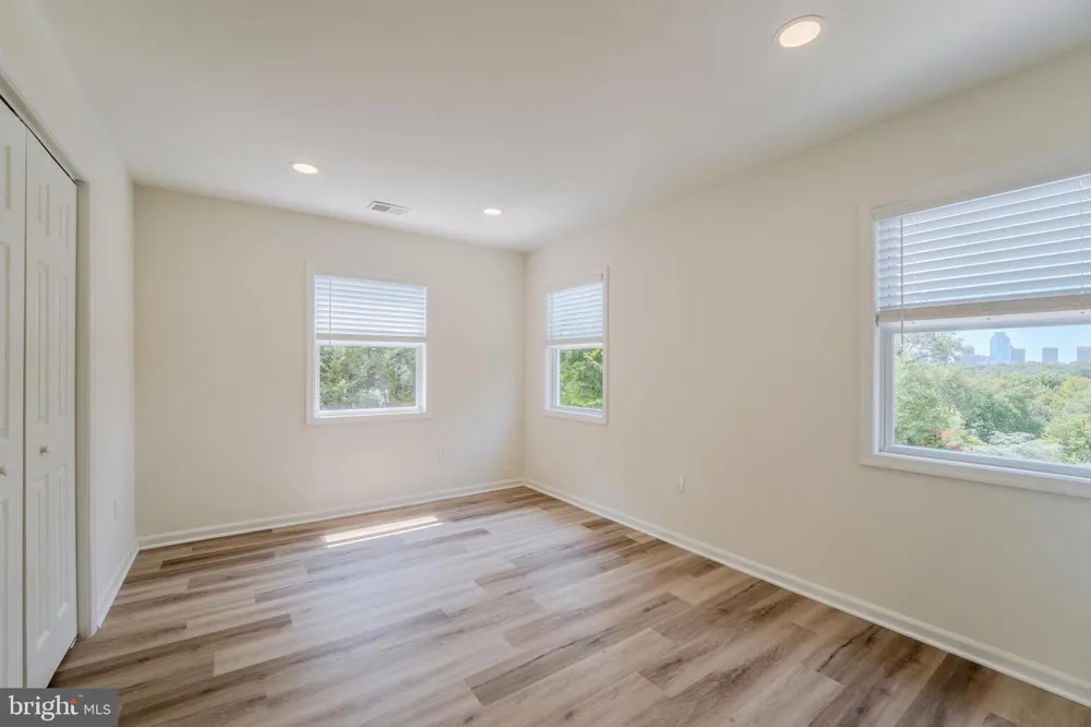 4031 18TH STREET S Arlington, VA 22204