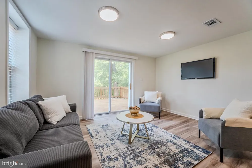 4031 18TH STREET S Arlington, VA 22204
