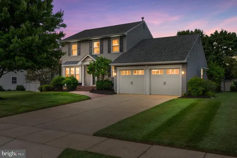8 WILLIAMSBURG COURT