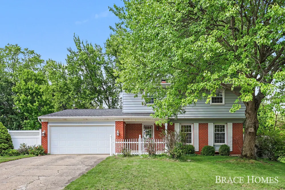 6197 Dunbarton Street SE Ada, MI 49301