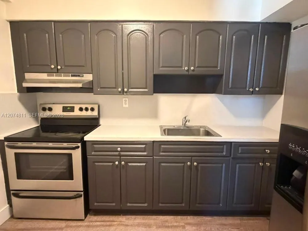 805 W 30th St #11 Hialeah, FL 33012
