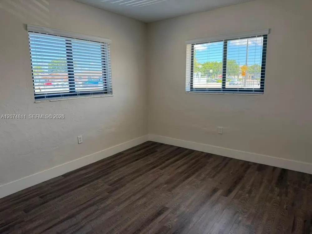 805 W 30th St #11 Hialeah, FL 33012