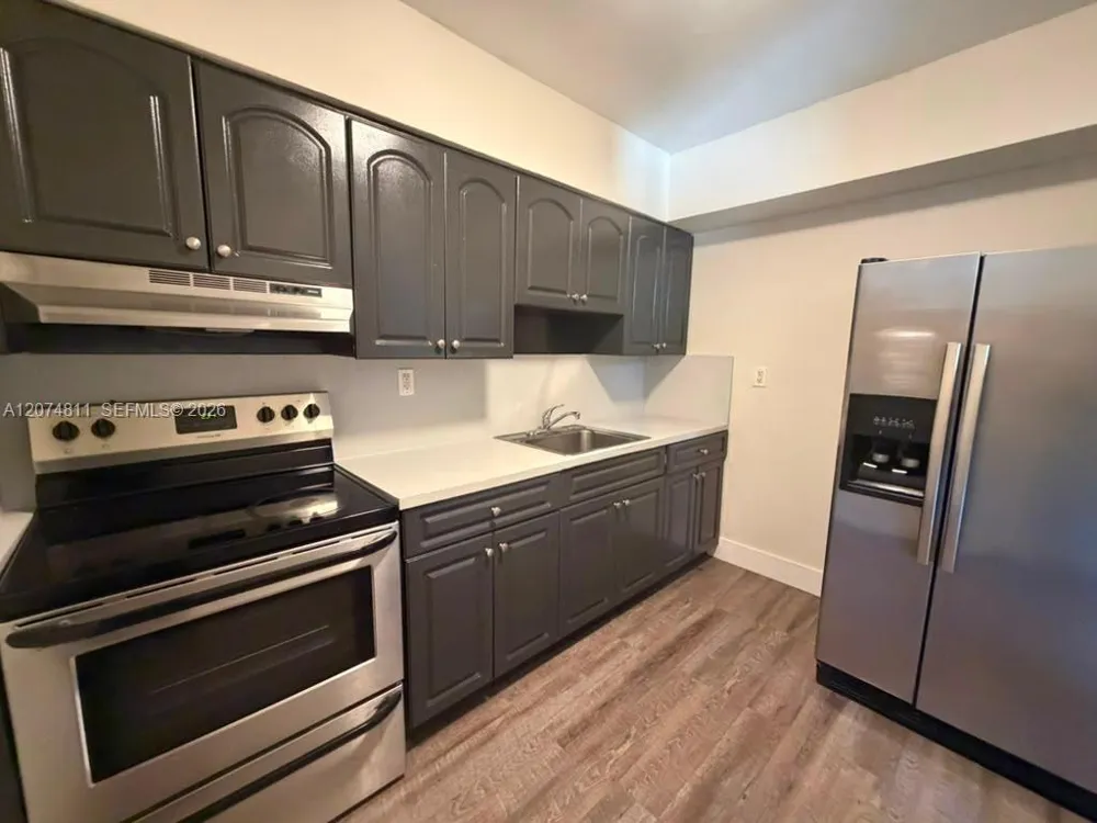 805 W 30th St #11 Hialeah, FL 33012