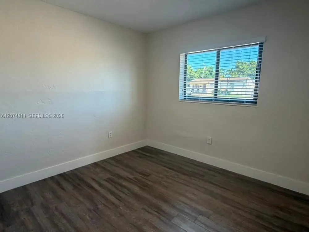 805 W 30th St #11 Hialeah, FL 33012