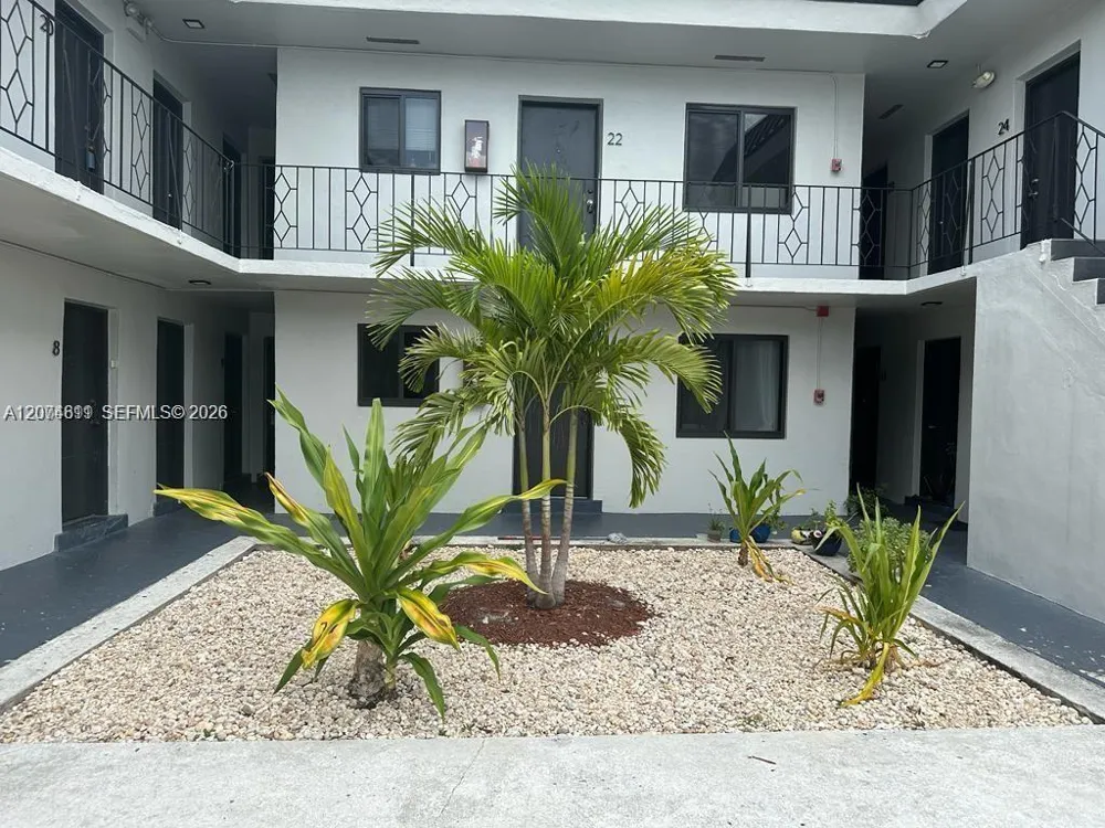 805 W 30th St #11 Hialeah, FL 33012