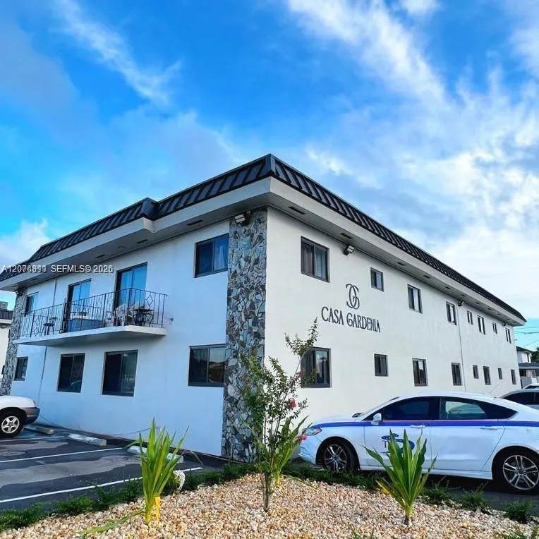 805 W 30th St #11 Hialeah, FL 33012