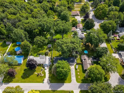 2546 Oakwood Drive