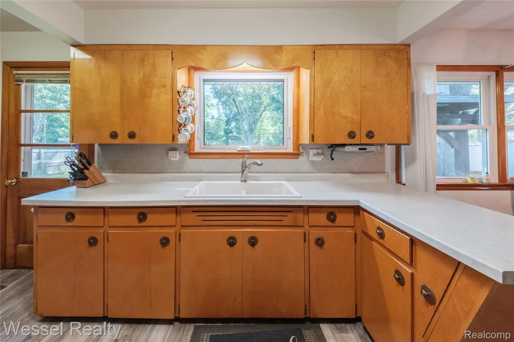 2546 Oakwood Drive Port Huron Charter Township, MI 48060