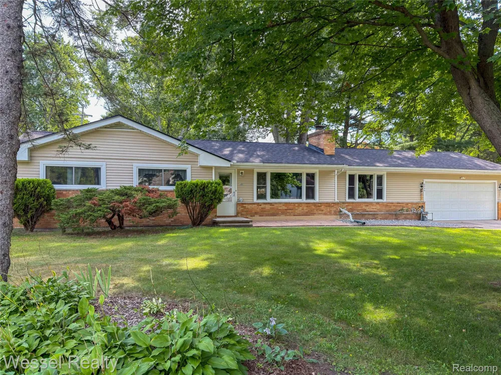 2546 Oakwood Drive Port Huron Charter Township, MI 48060