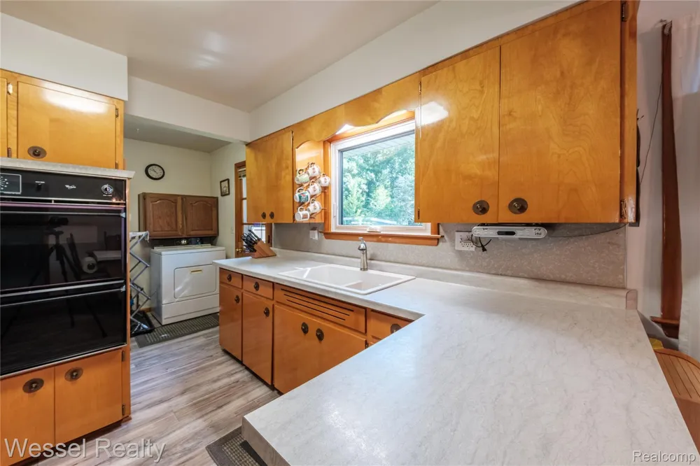 2546 Oakwood Drive Port Huron Charter Township, MI 48060