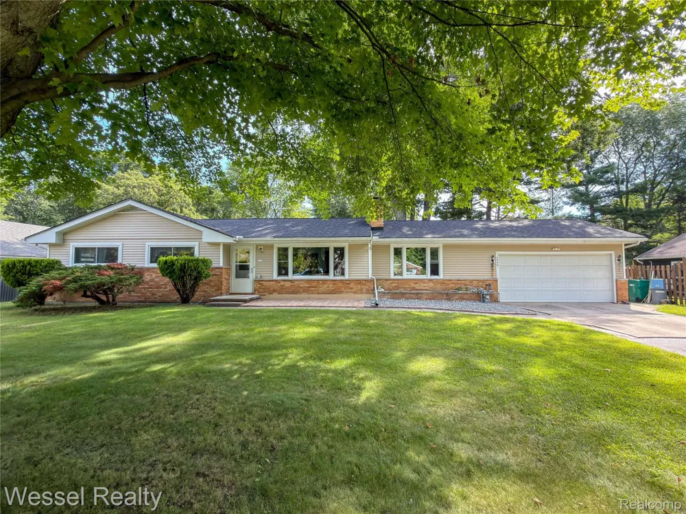 2546 Oakwood Drive Port Huron Charter Township, MI 48060