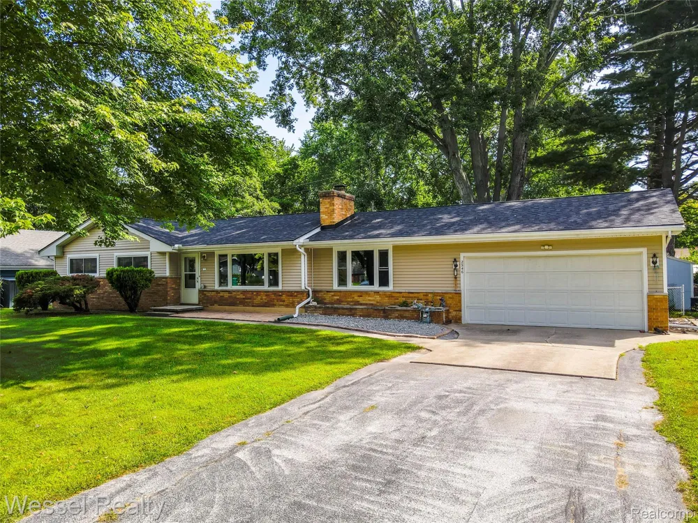 2546 Oakwood Drive Port Huron Charter Township, MI 48060