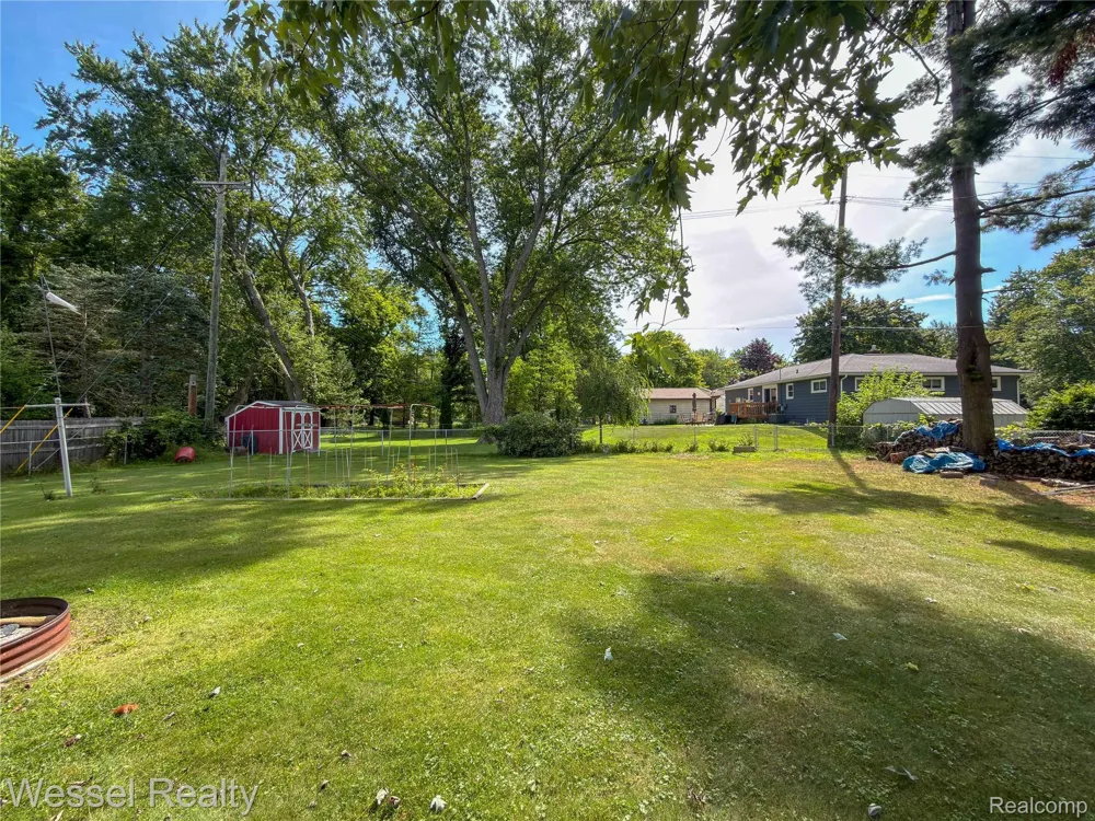 2546 Oakwood Drive Port Huron Charter Township, MI 48060