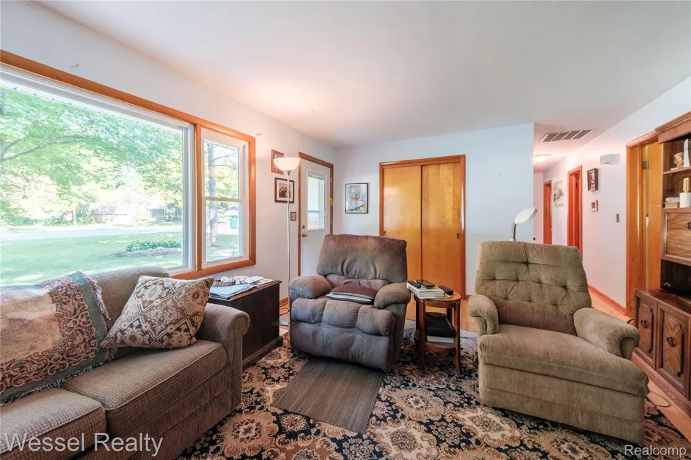2546 Oakwood Drive Port Huron Charter Township, MI 48060